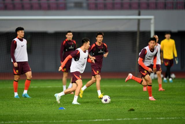 开云体育App-中印之战如何用好海港双星 最后一练拆解最后悬念