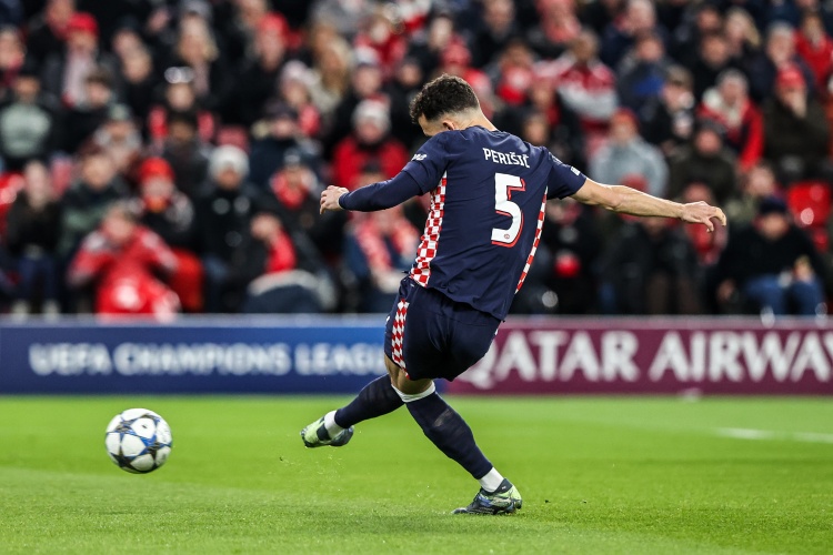 开云体育官网-斯基拉：国米将与埃因霍温商谈租借佩里西奇，球员愿意回归